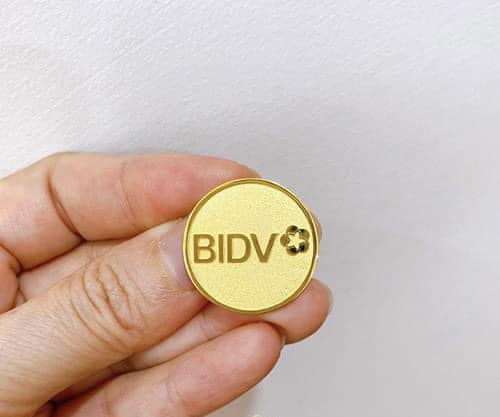 Huy hiệu cài áo BIDV mạ vàng