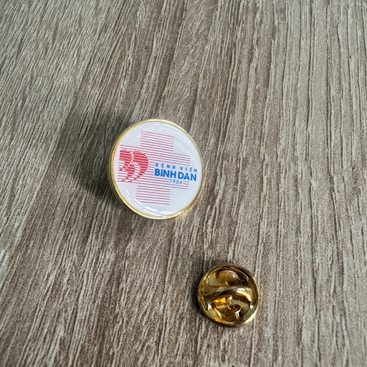 Tai Top Pin Pin Cài Áo Dùng Trong Sự Kiện – Bí Quyết Để Gây Ấn Tượng Mạnh - Bangten.vn